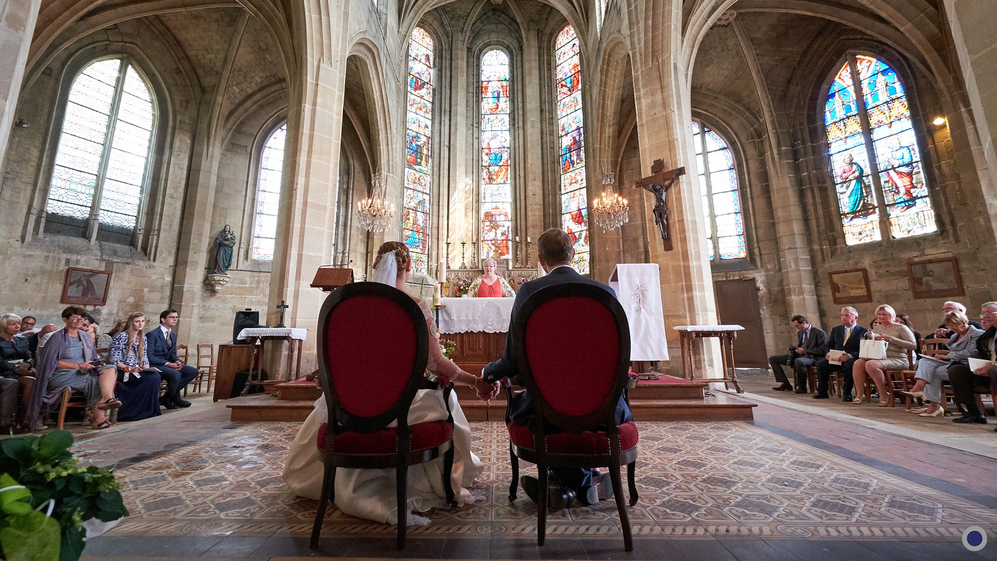 Cérémonie religieuse : Aurélie et Wouter à l'Église. Reportage de mariage à Nantes et dans toute la France.