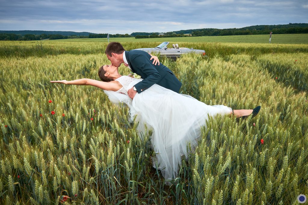 Photo de couple de mariage : Marine et Antoine. Reportage de mariage à Nantes et dans toute la France. Photos de couple originales, authentiques et créatives.