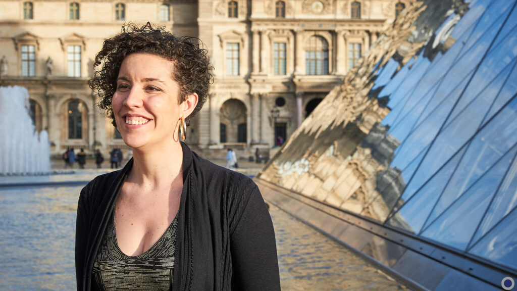 Portrait solo : Vanessa au Louvre