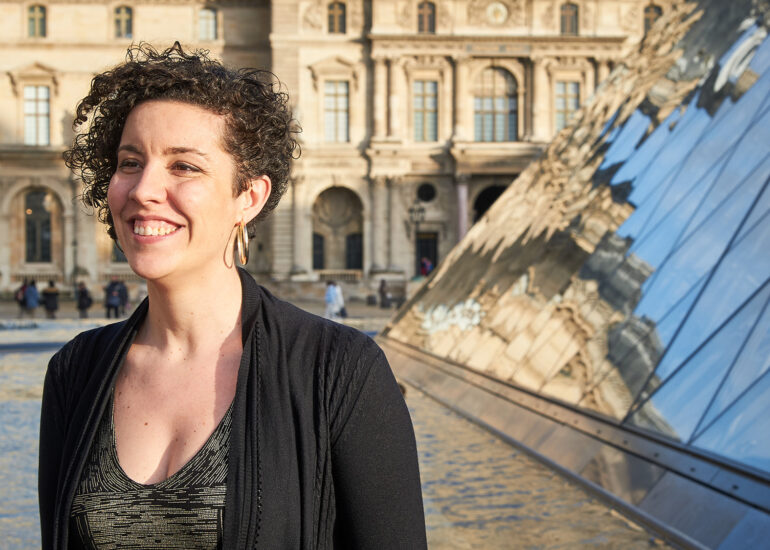 Portrait solo : Vanessa au Louvre