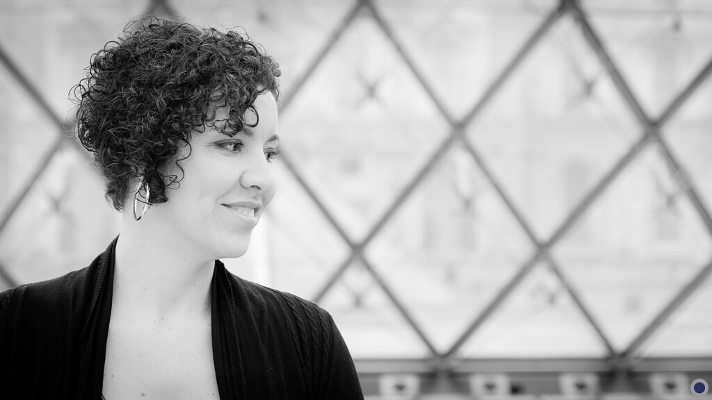 Portrait solo : Vanessa au Louvre