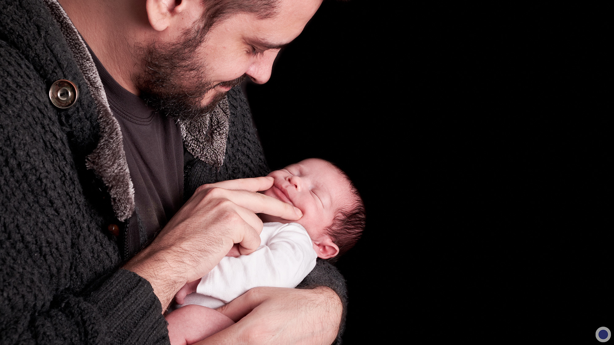 Séance photo de bébé - naissance - nouveau-né : Hugo avec son Papa