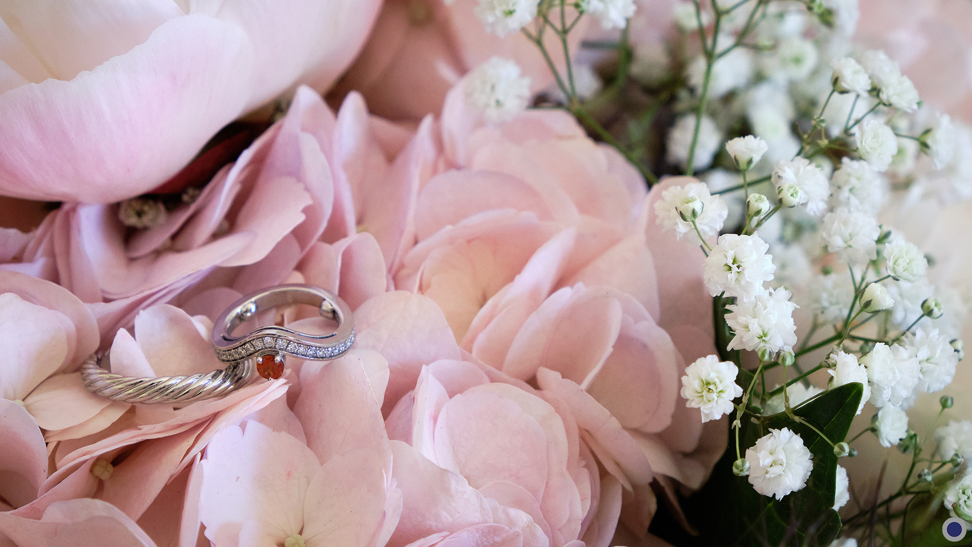 Les alliances des Mariés et le bouquet.